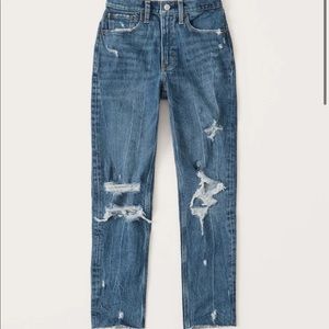 NWOT Ripped Hi-Rise Mom Jeans—Sz 28L